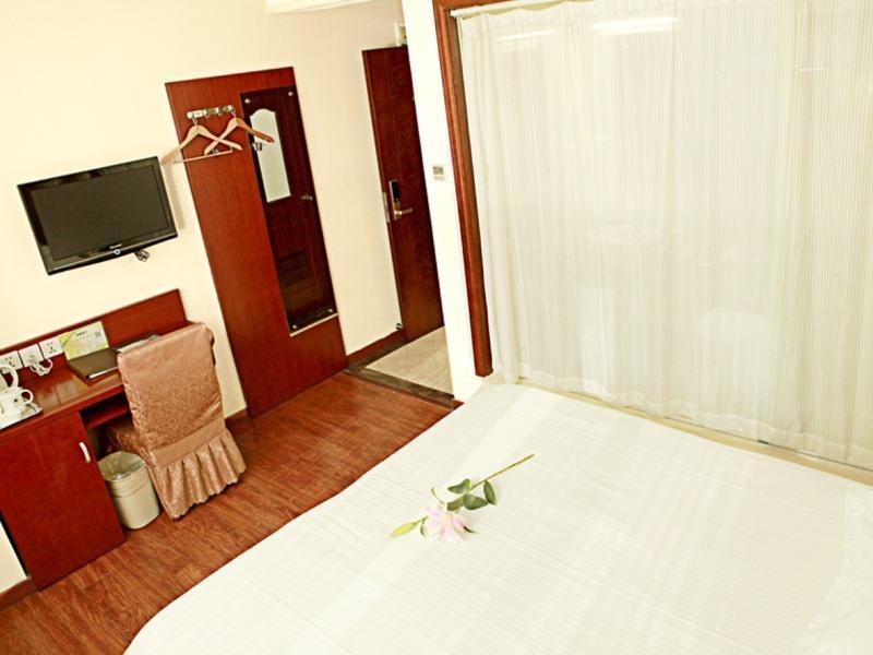 Greentree Inn Shanghai Songjiang University City New Songjiang Road Express Hotel מראה חיצוני תמונה